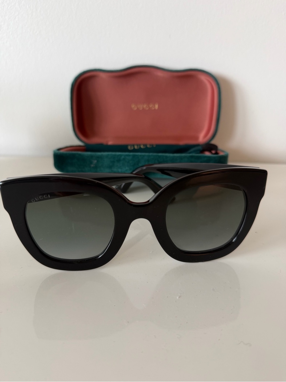 Gucci Black Cat-Eye Sunglasses with Gold Logo and Crystal Stars - Picture 2 of 6